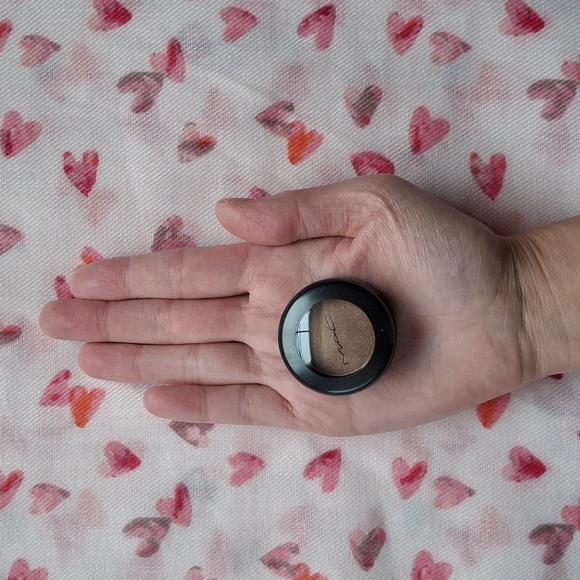 ⭐️HOST PICK⭐ MAC Cosmetics: Eye Shadow in Woodwinked - Picture 12 of 15